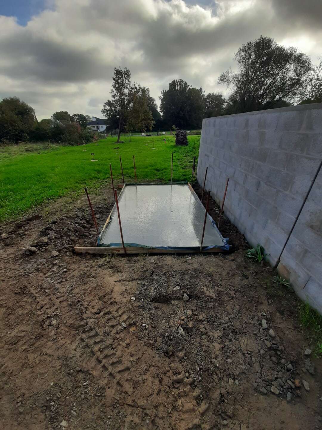 Préparation d'une dalle pour cabanon de jardin